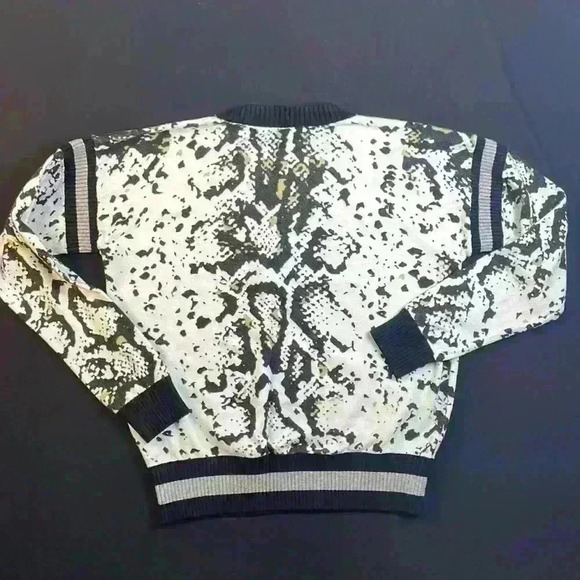 Jamison women crew neck pullover sweater with stripe accent, animal print large - Picture 5 of 10